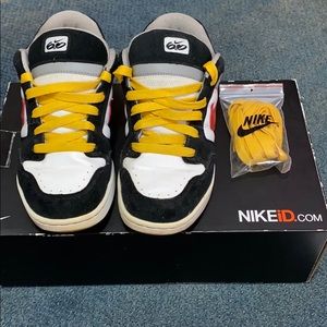 Unisex Nike 6.0 Shoes (7.5 Women’s/5.5 Men’s)